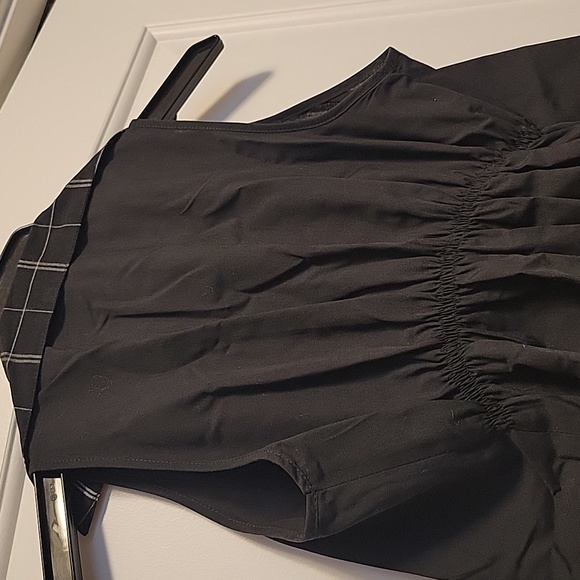 Maternity sleeveless shirt (Bundle and offer for all Maternity items) - Picture 3 of 3